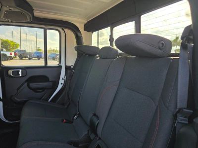 2026 Jeep Gladiator — photo 7 view