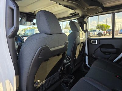 2026 Jeep Gladiator — photo 9 view