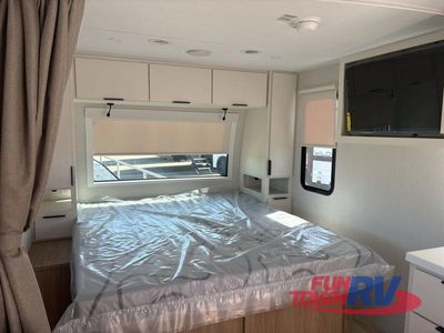 2026 Winnebago Thrive - Photo 38