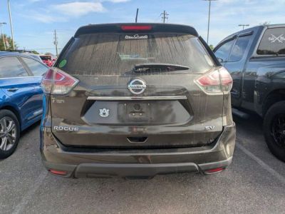 2015 Nissan Rogue — rear three-quarter view
