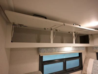 2027 Thor Motor Coach OMNI TRAIL — photo 29 view
