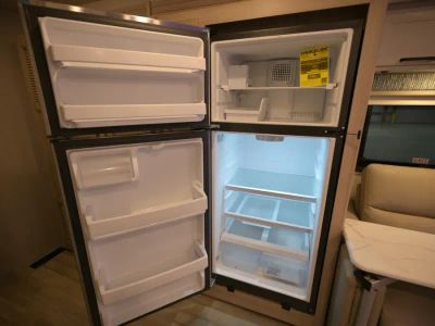 2027 Thor Motor Coach OMNI TRAIL — photo 21 view