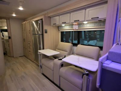 2027 Thor Motor Coach OMNI TRAIL — photo 17 view