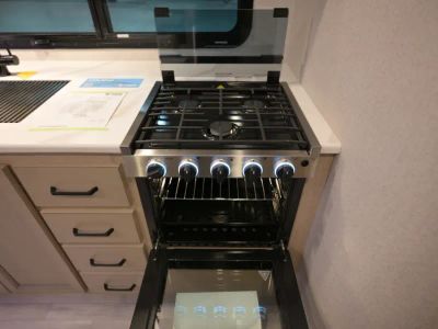 2027 Thor Motor Coach OMNI TRAIL — photo 11 view