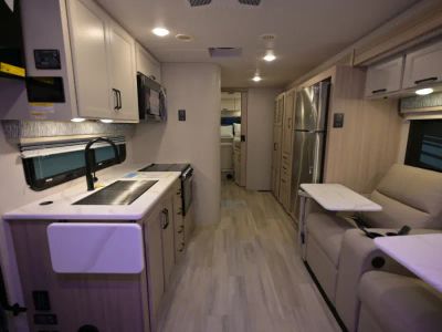 2027 Thor Motor Coach OMNI TRAIL — detail view
