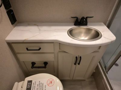2027 Thor Motor Coach OMNI TRAIL — photo 14 view