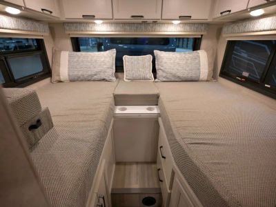 2027 Thor Motor Coach OMNI TRAIL — photo 25 view