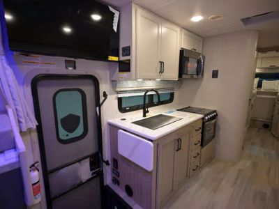 2027 Thor Motor Coach OMNI TRAIL — engine compartment view