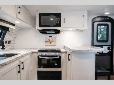 2026 Venture Stratus - Photo 13