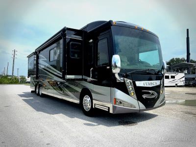 2014 Itasca Ellipse — front three-quarter view