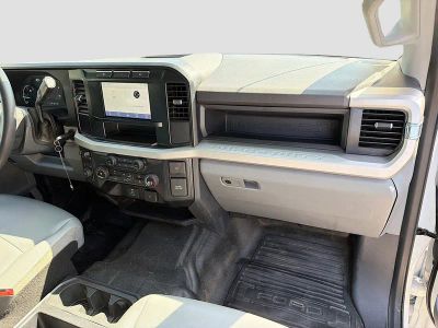 2024 Ford F-450SD — photo 18 view