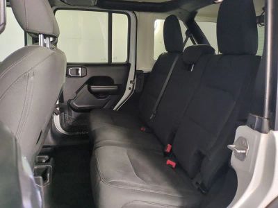 2019 Jeep Wrangler — photo 16 view