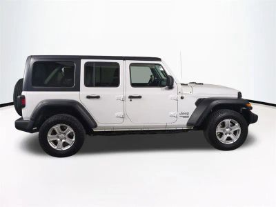 2019 Jeep Wrangler — interior view
