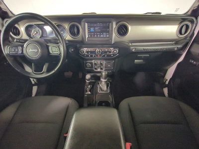 2019 Jeep Wrangler — photo 18 view