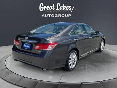 2011 Lexus ES — detail view