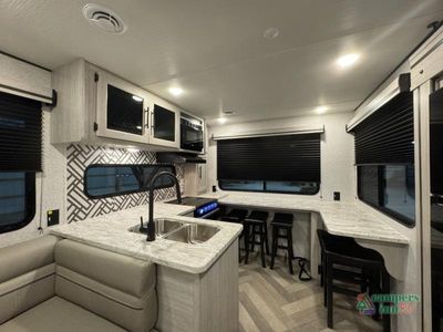 2024 CrossRoads RV Zinger - Photo 16