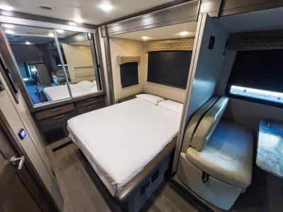 2019 Dynamax ISATA SERIES 5 — photo 14 view