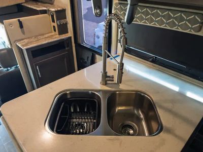 2019 Dynamax ISATA SERIES 5 — photo 12 view