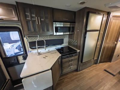 2019 Dynamax ISATA SERIES 5 — photo 10 view