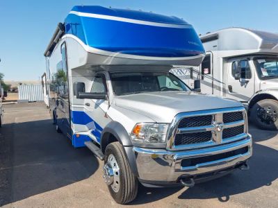 2019 Dynamax ISATA SERIES 5 — front three-quarter view