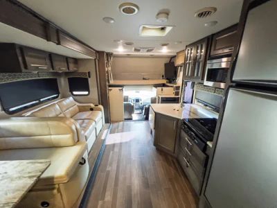 2019 Dynamax ISATA SERIES 5 — interior view