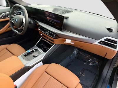 2026 BMW i4 — photo 13 view