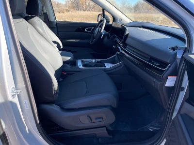 2026 Kia Carnival Hybrid — photo 13 view