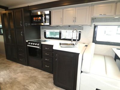 2026 Thor Motor Coach Magnitude Grand - Photo 7