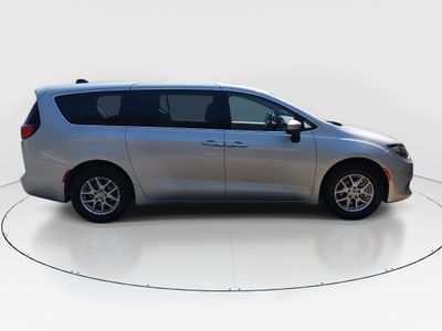 2023 Chrysler Voyager - Photo 8