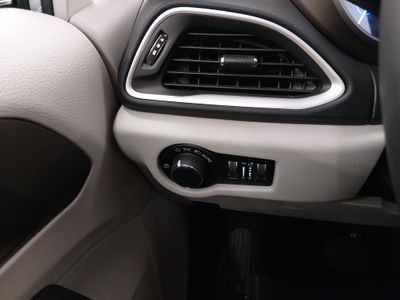 2023 Chrysler Voyager - Photo 13