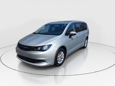 2023 Chrysler Voyager - Photo 3