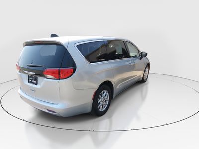 2023 Chrysler Voyager - Photo 7