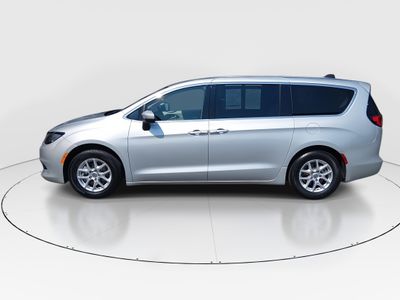 2023 Chrysler Voyager - Photo 4