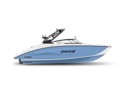 2026 Yamaha Boats 252XE — front three-quarter view