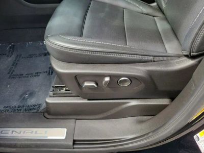 2023 GMC Yukon — photo 14 view