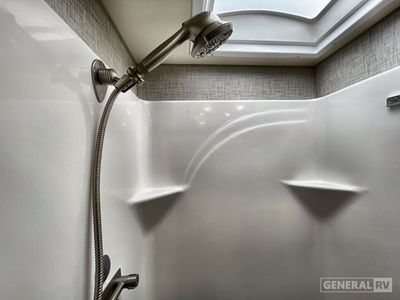 2023 Thor Motor Coach Challenger — photo 15 view