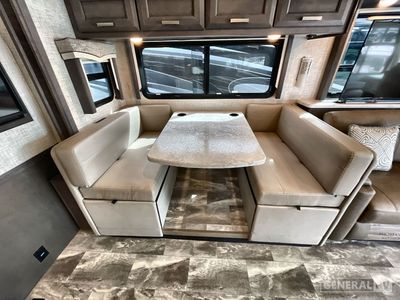 2023 Thor Motor Coach Challenger — photo 10 view