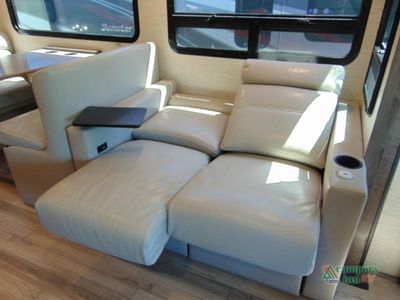 2023 Winnebago Forza — photo 23 view