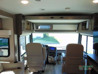 2023 Winnebago Forza — photo 16 view