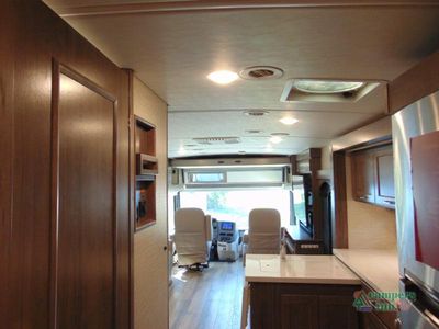 2023 Winnebago Forza — photo 48 view