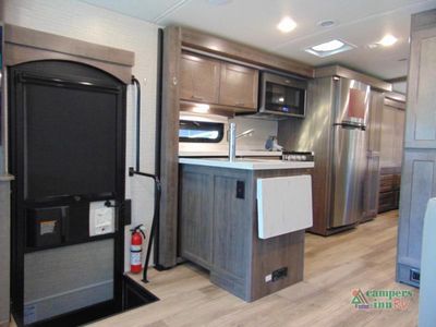 2023 Winnebago Forza — photo 18 view
