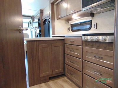 2023 Winnebago Forza — photo 37 view