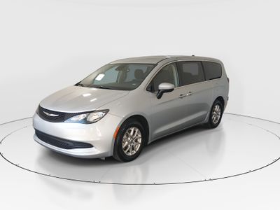 2023 Chrysler Voyager - Photo 3