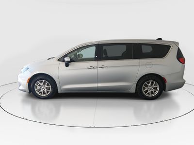 2023 Chrysler Voyager - Photo 4