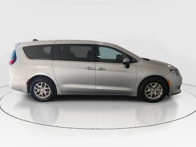 2023 Chrysler Voyager - Photo 8