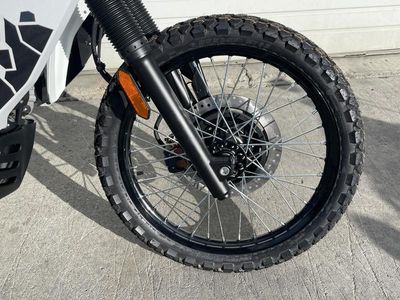 2025 Kawasaki KLR650 S Pearl Crystal White/Metallic Carbon Gray ABS - Photo 8