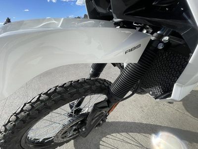 2025 Kawasaki KLR650 S Pearl Crystal White/Metallic Carbon Gray ABS - Photo 5