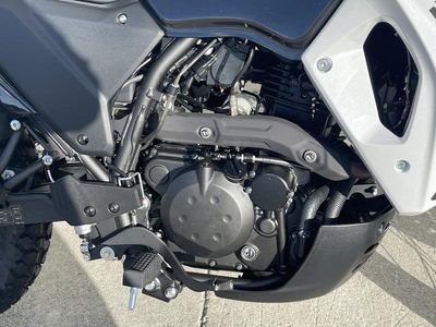 2025 Kawasaki KLR650 S Pearl Crystal White/Metallic Carbon Gray ABS - Photo 9
