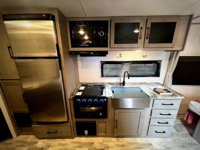 2022 Dutchmen Kodiak Ultra-Lite — photo 10 view