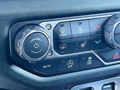 2026 Jeep Wrangler — photo 18 view